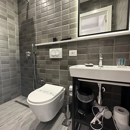 Peaky Hotel Durres